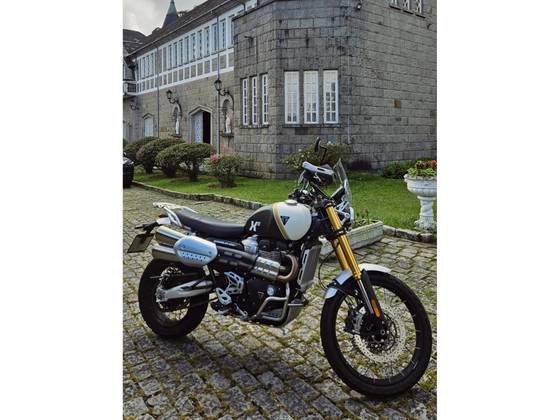 TRIUMPH BONNEVILLE SCRAMBLER 1200 XE TRIUMPH BONNEVILLE SCRAMBLER 1200 XE